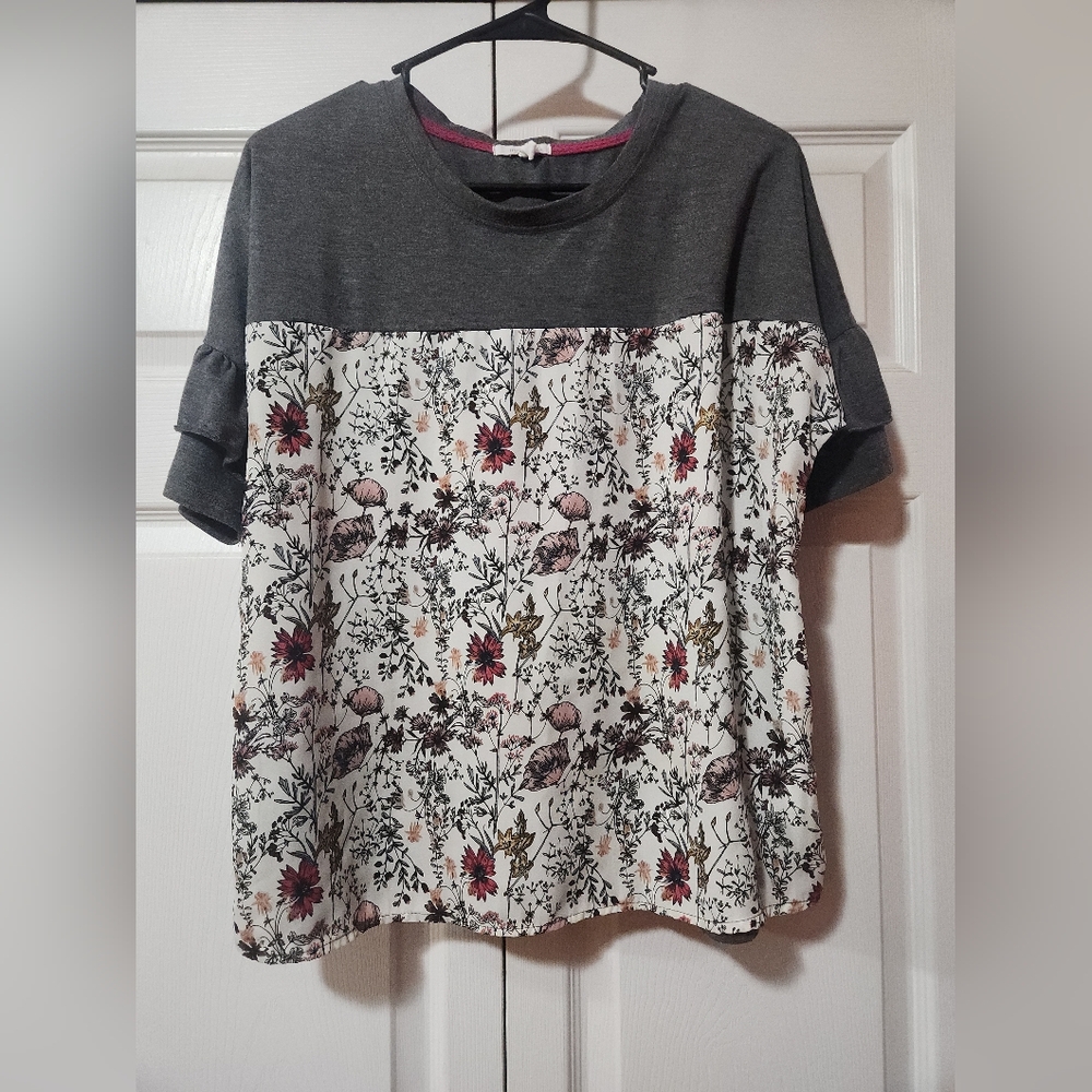 Maurices Floral Print Gray Women's Top